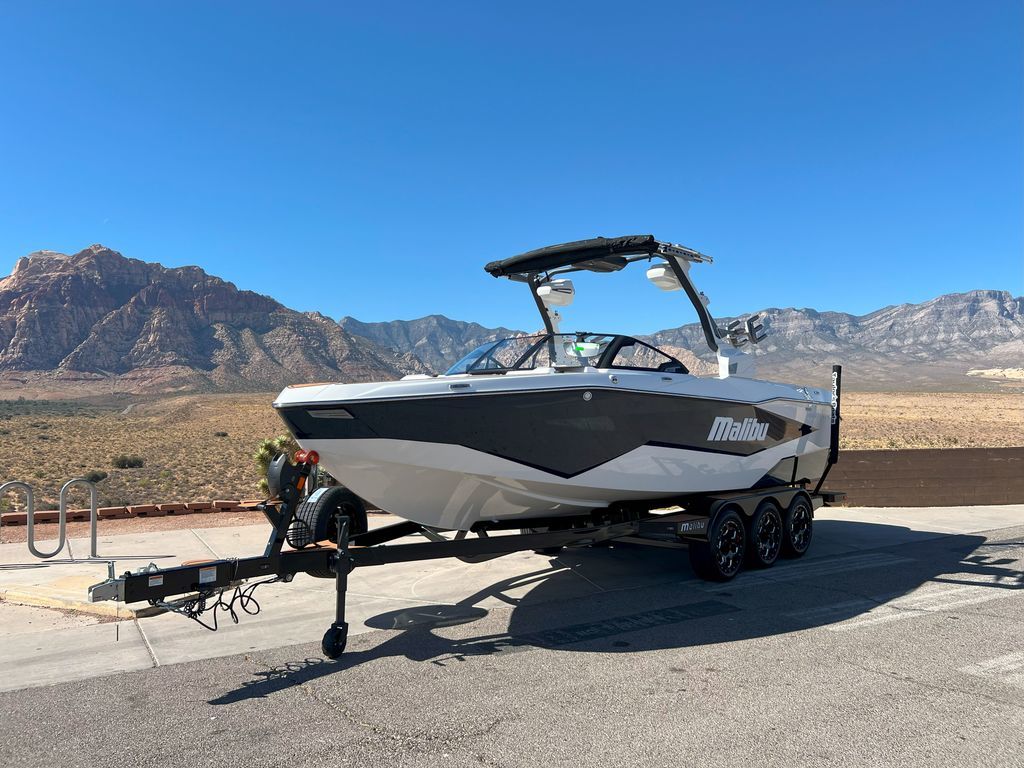 2025 Malibu Boats 25 LSV