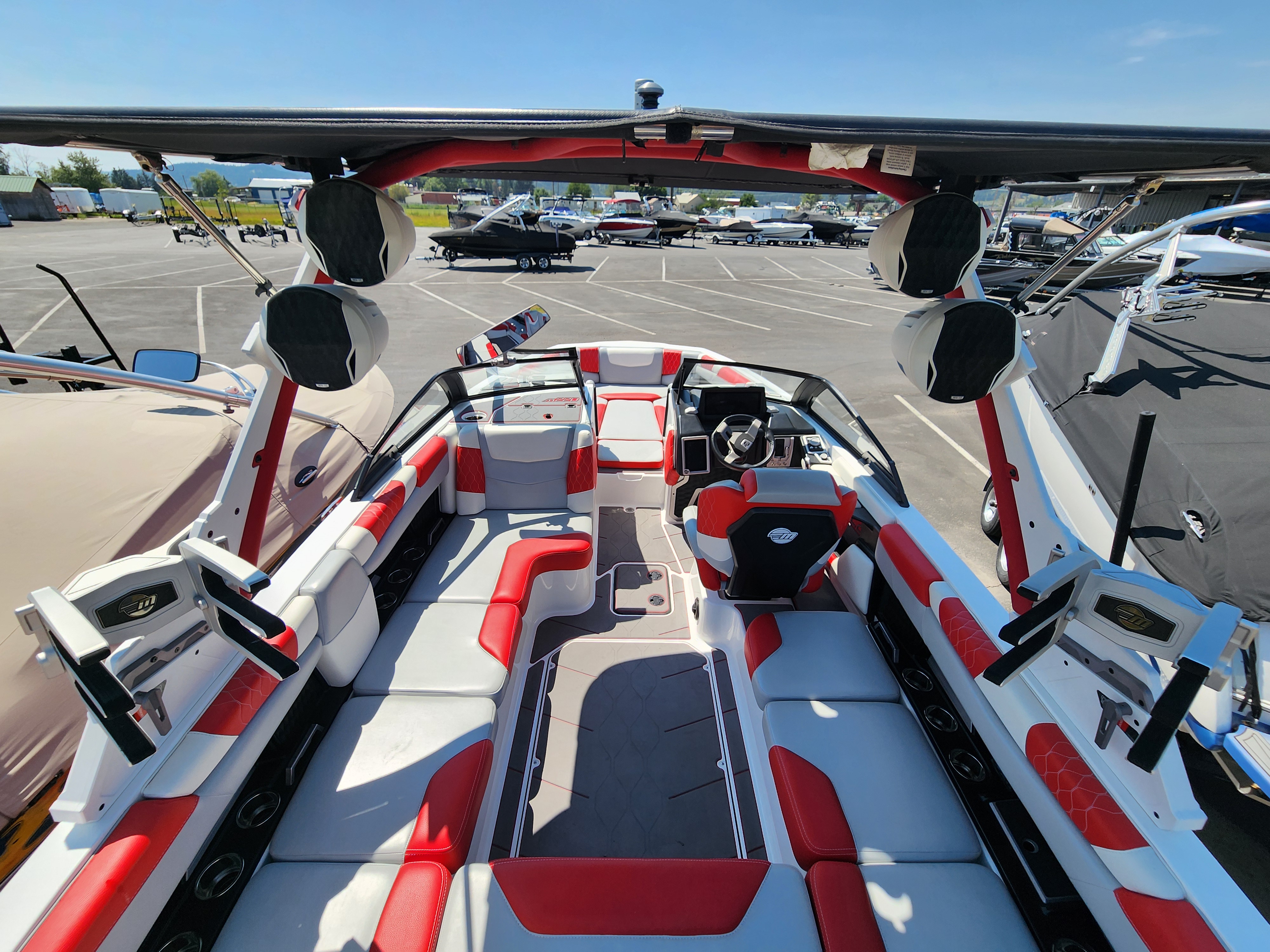 2022 Malibu M220 Icon
