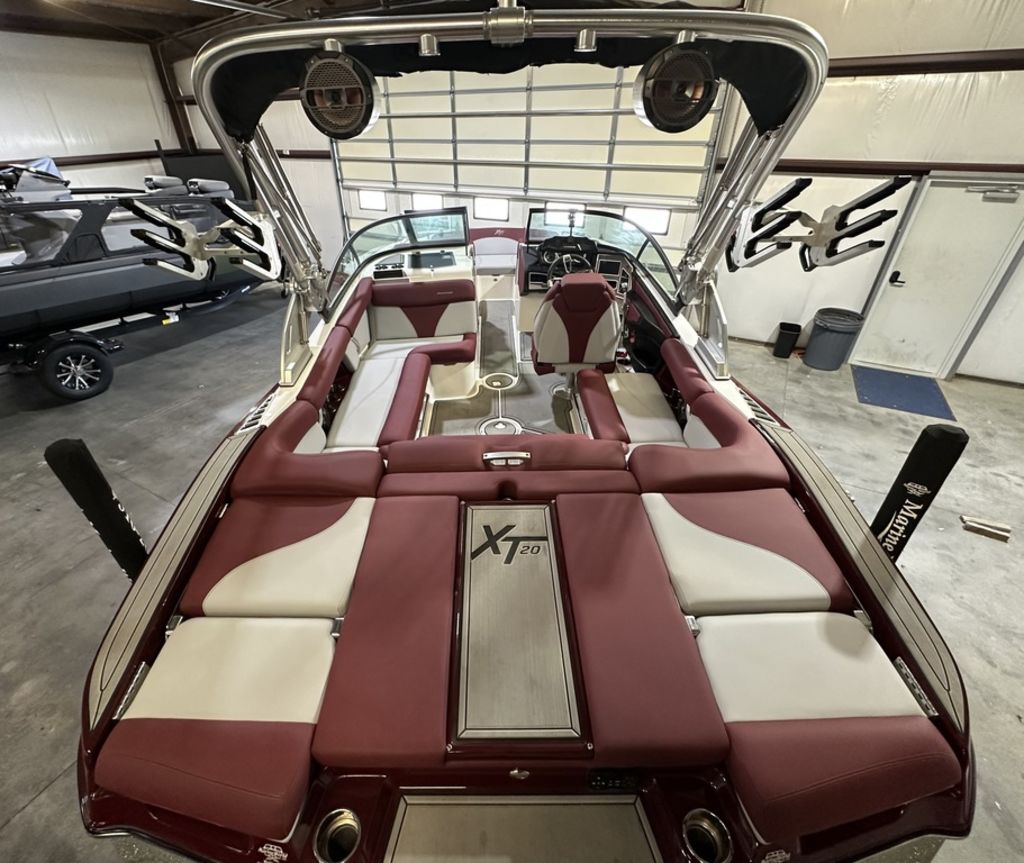 2022 MasterCraft XT20