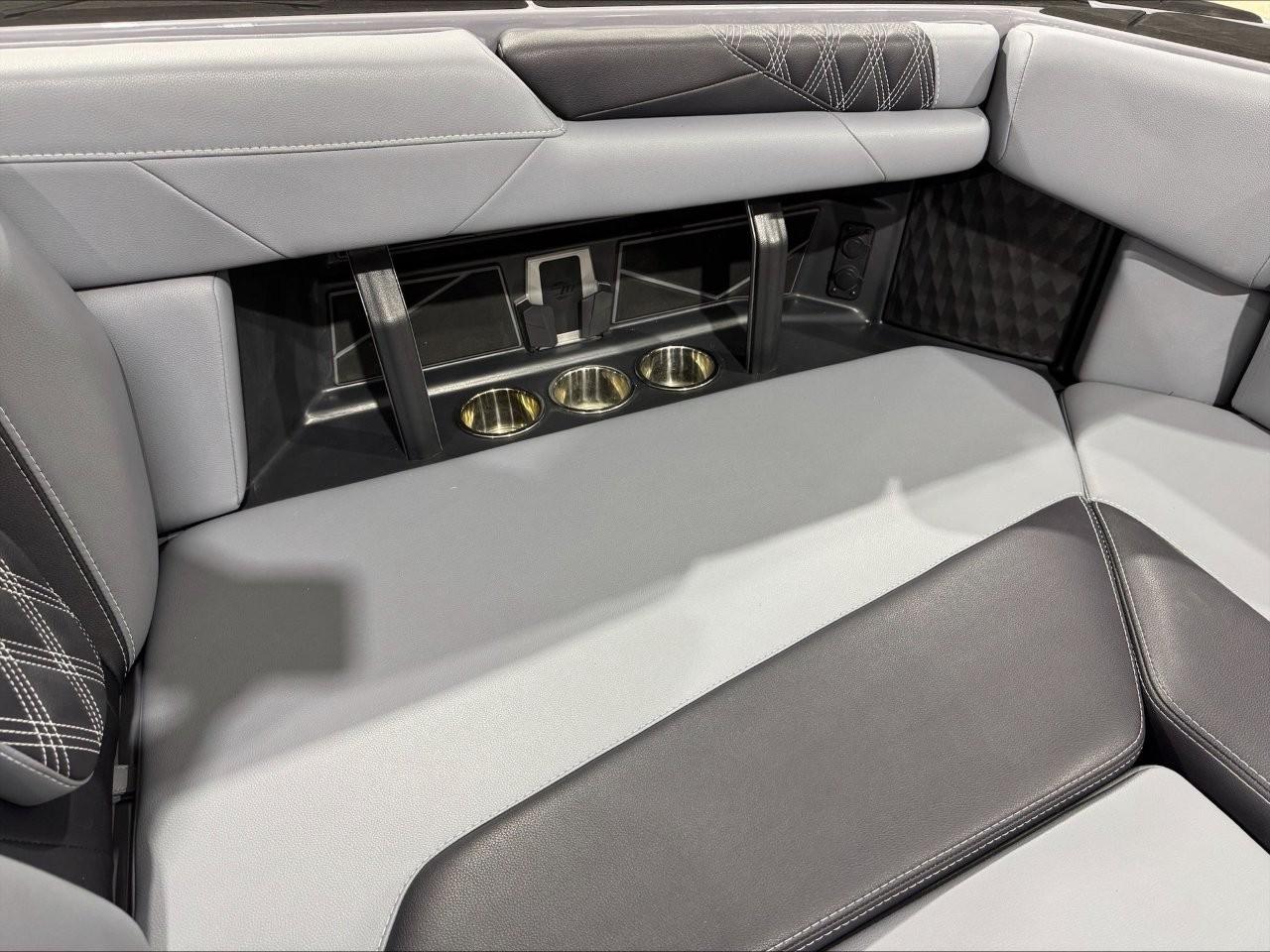 2024 Malibu M242