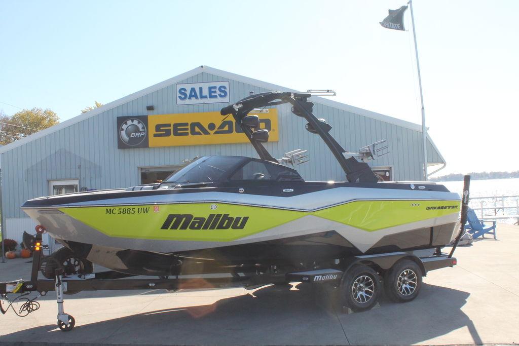 2023 Malibu 22 LSV