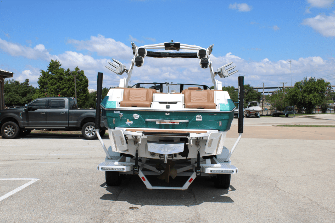 2024 Malibu 25 LSV