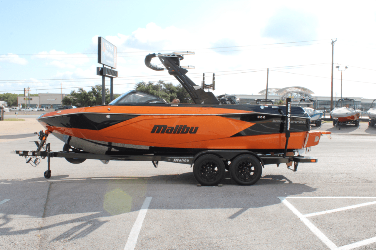 2025 Malibu 23 LSV
