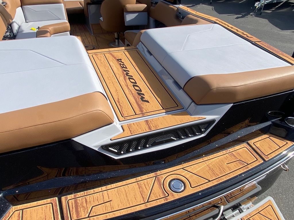 2025 MOOMBA MAX