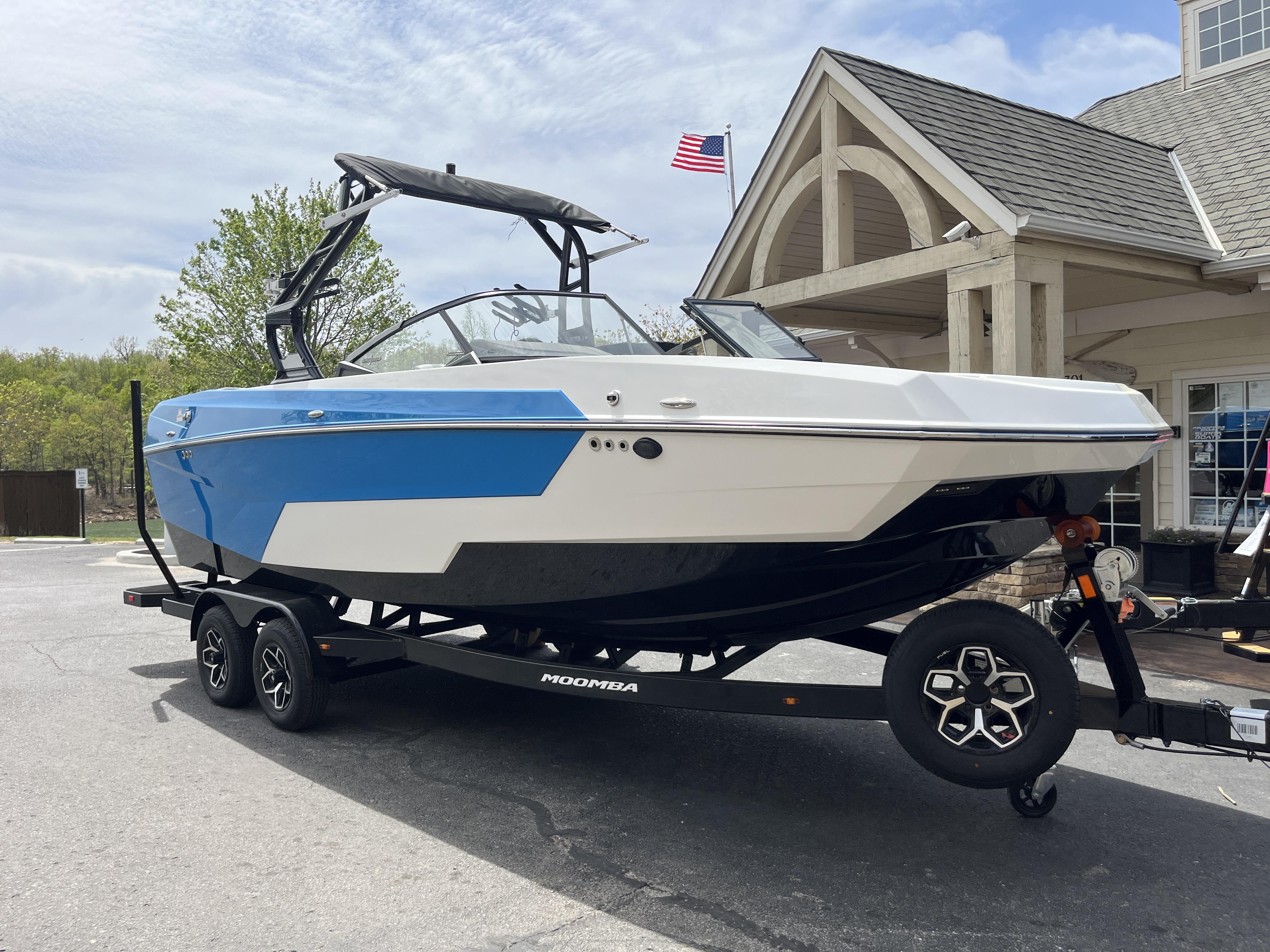 2025 MOOMBA MAX