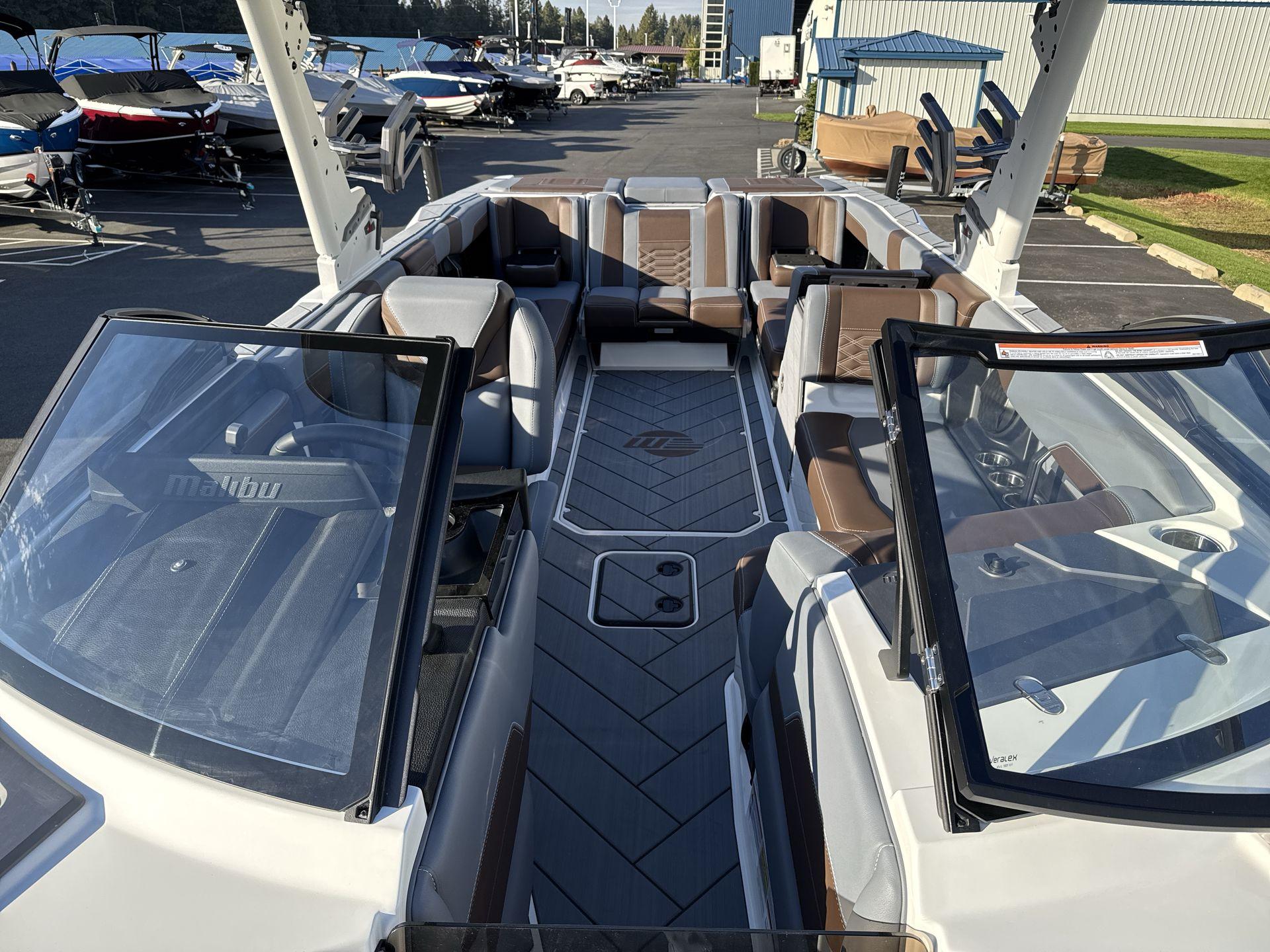 2025 Malibu 26 LSV