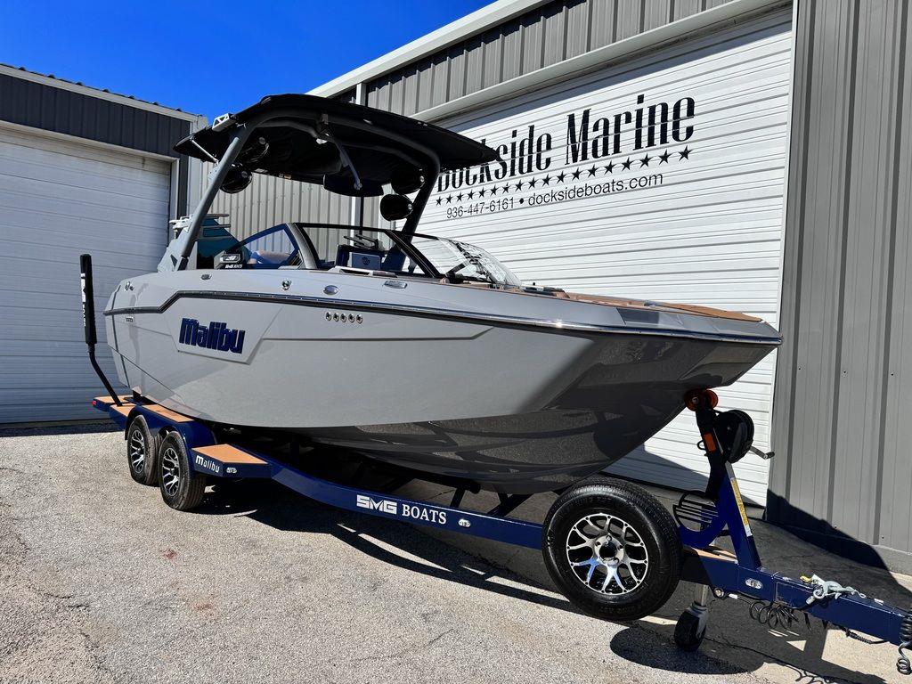 2021 Malibu Boats M220