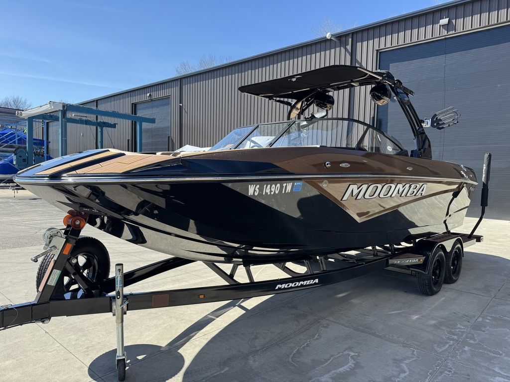 2022 MOOMBA Makai