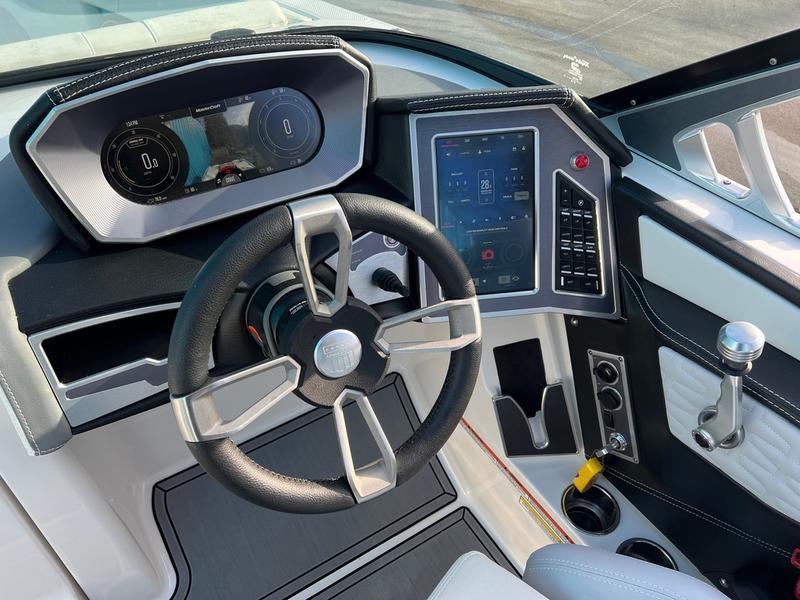 2021 MasterCraft X26