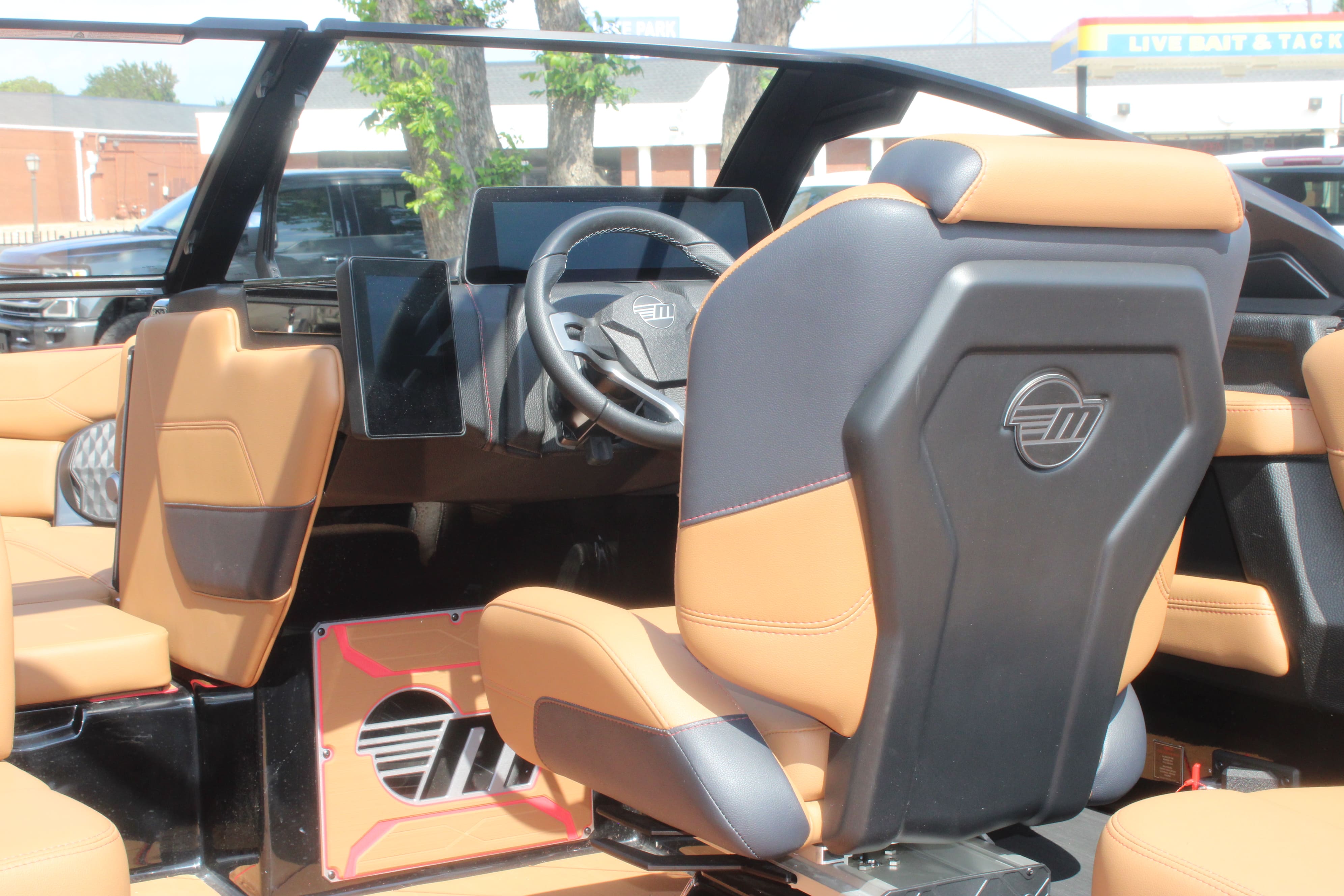 2025 Malibu 23 LSV
