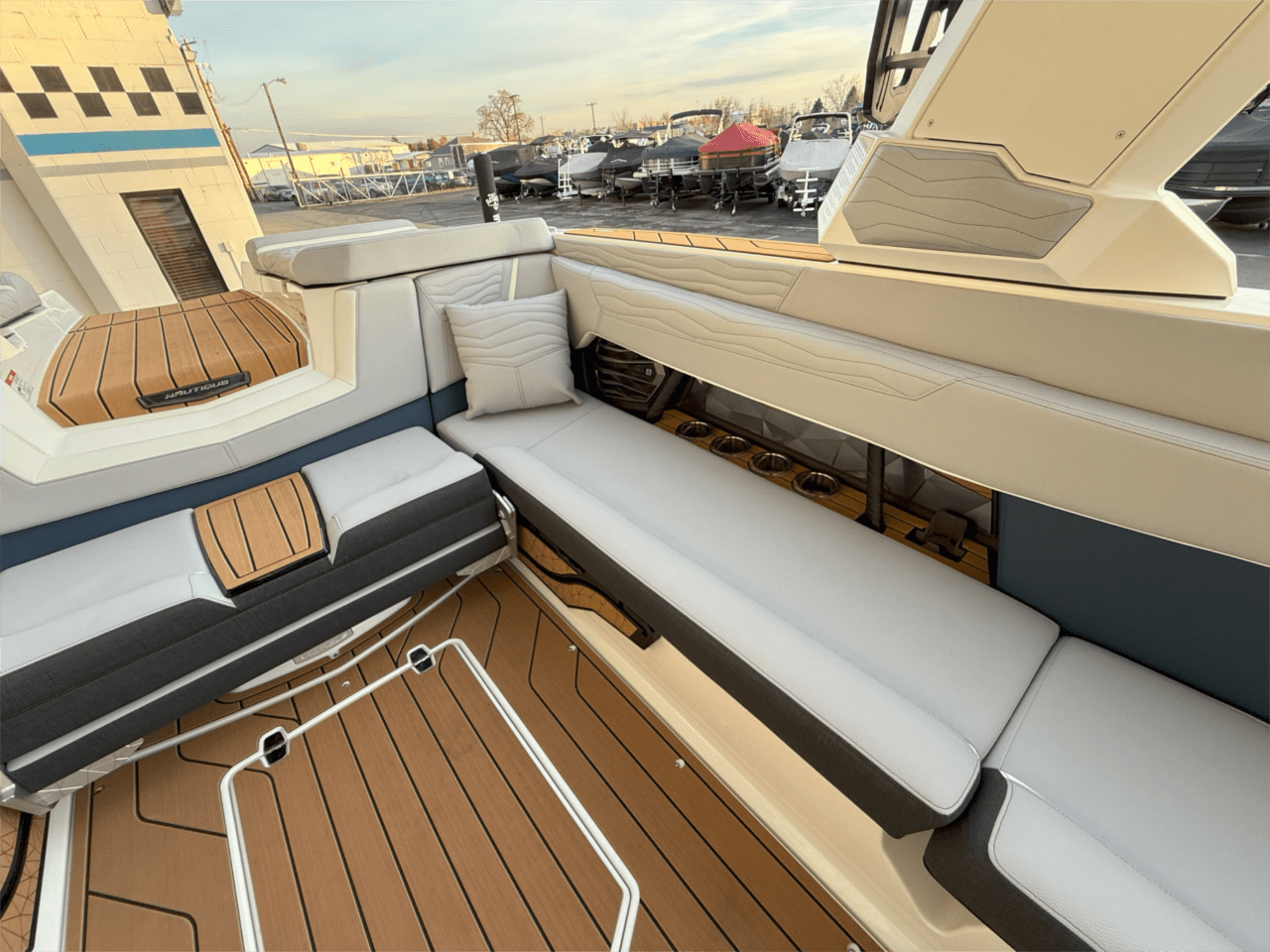 2025 Nautique G25