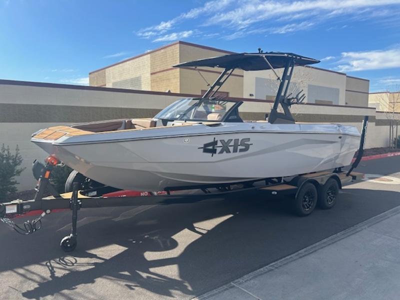 boat.Title