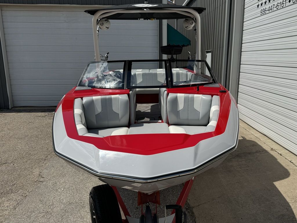 2022 Malibu Boats 21 LX Icon