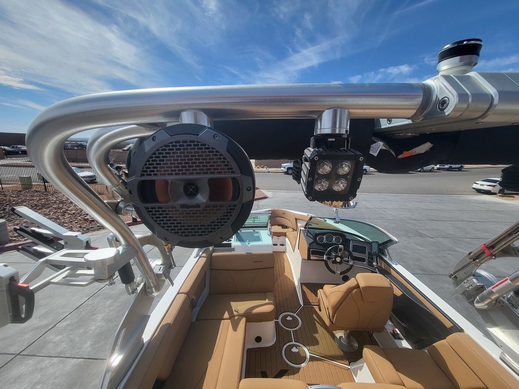 2019 MasterCraft XT23