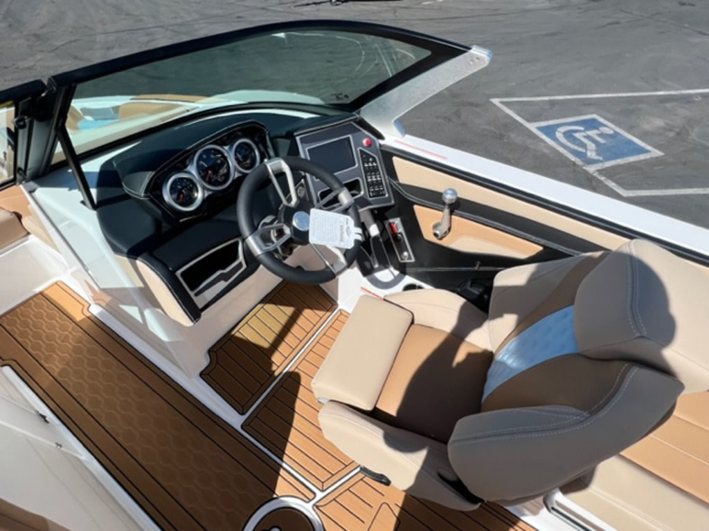 2024 Mastercraft XT20