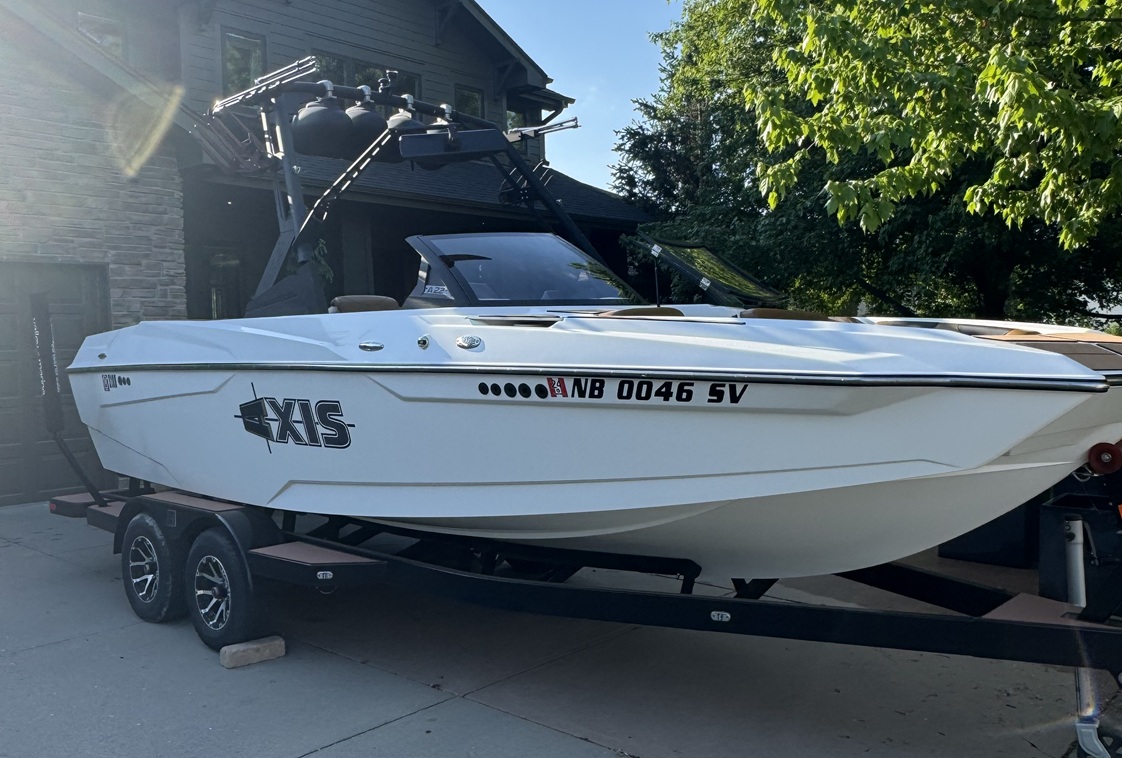 Super Clean Loaded Wakesurf/board boat