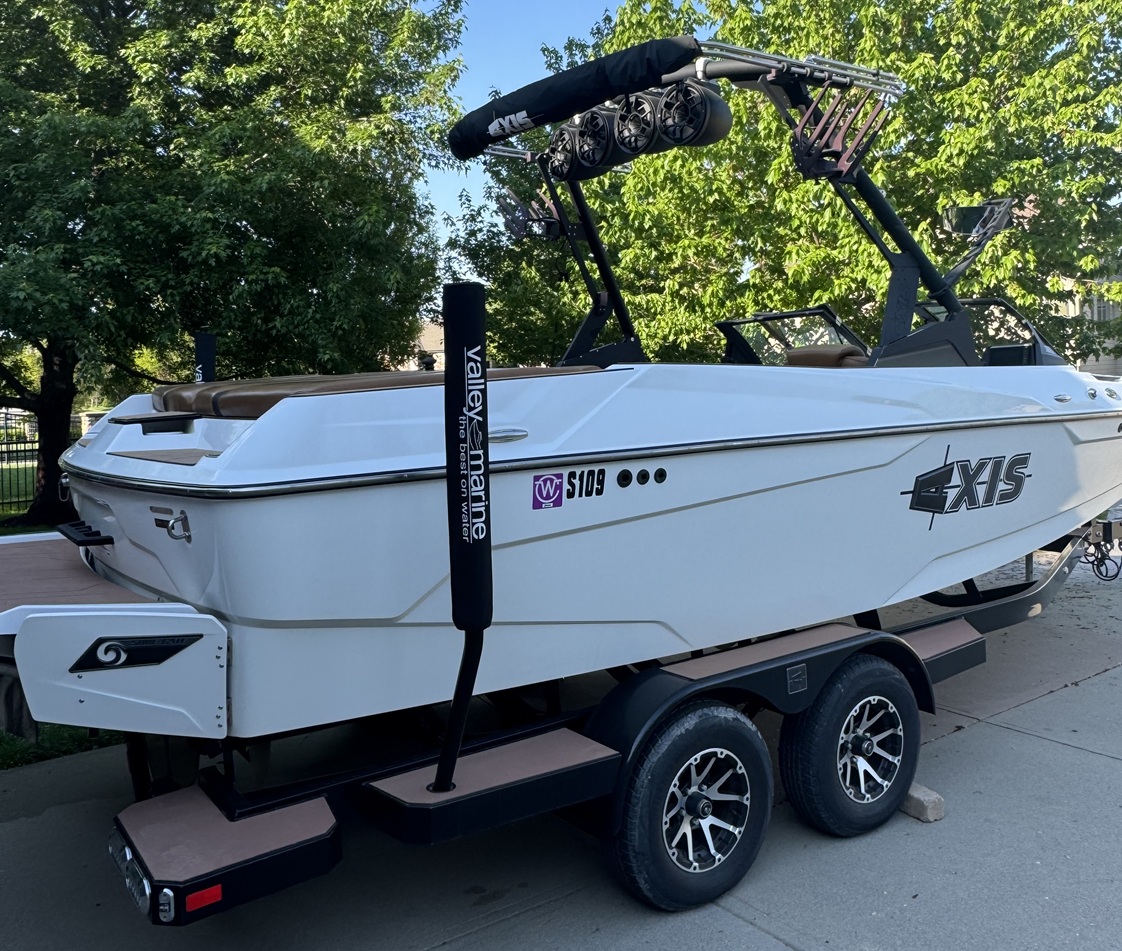 Super Clean Loaded Wakesurf/board boat