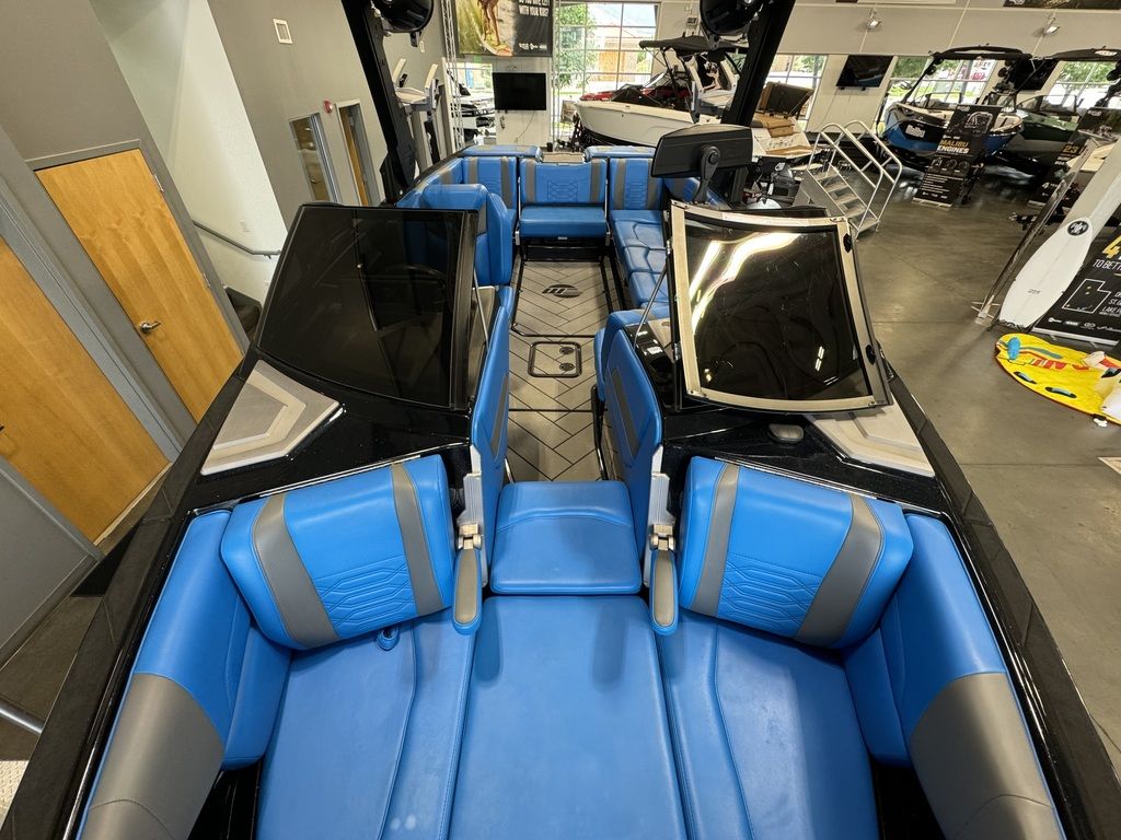 2022 Malibu Boats 25 LSV