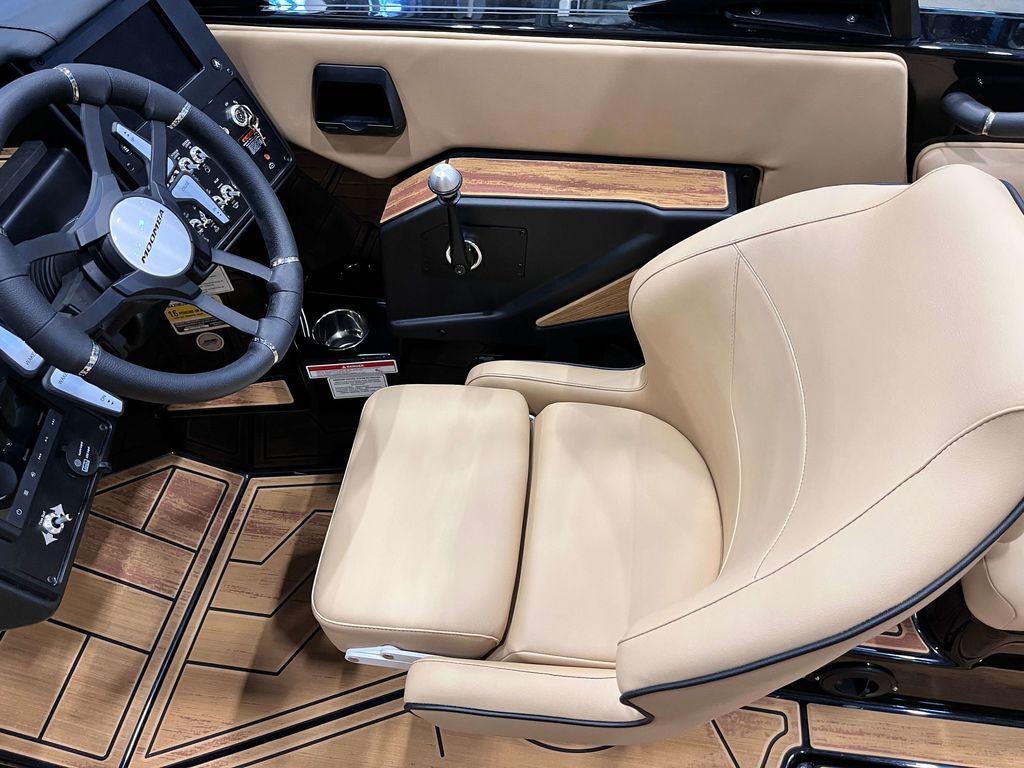 2025 MOOMBA Max