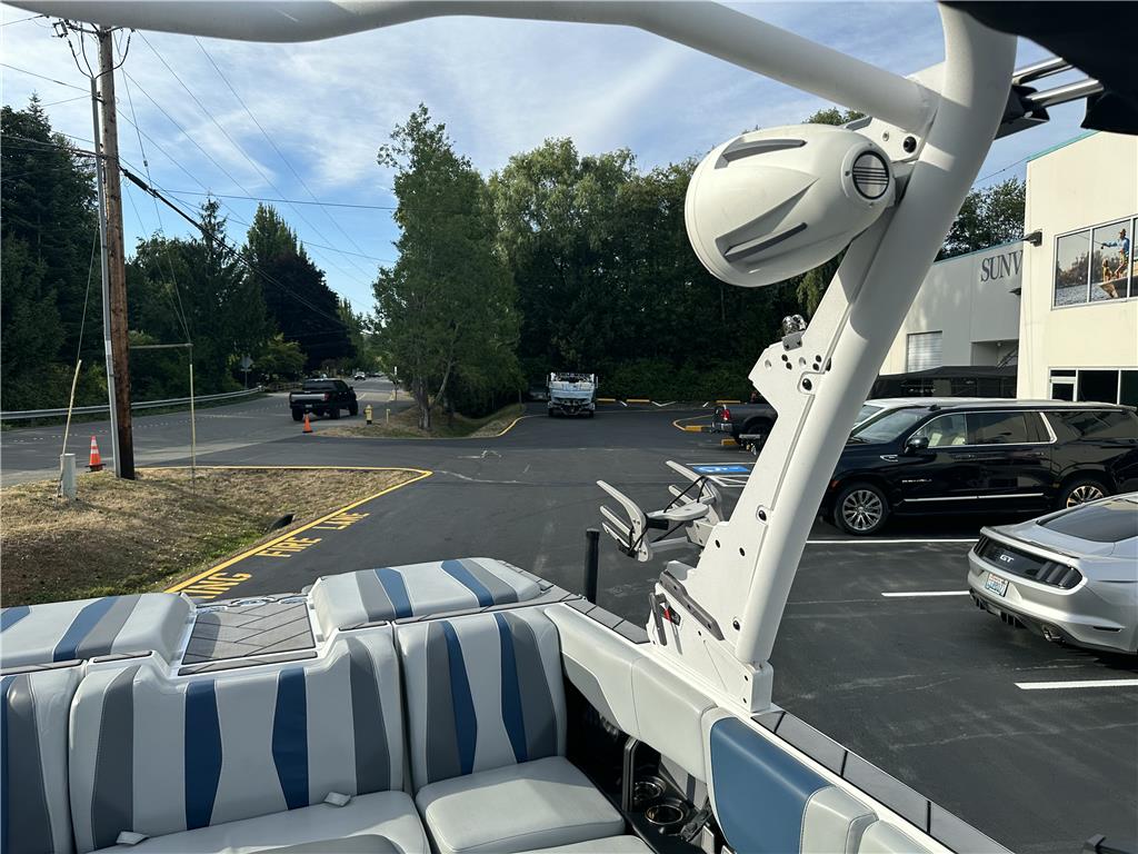 2023 Malibu 22 LSV WAKESETTER TB **Price Reduced**