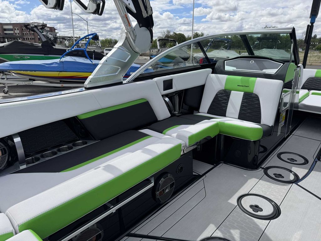 2021 MasterCraft X24