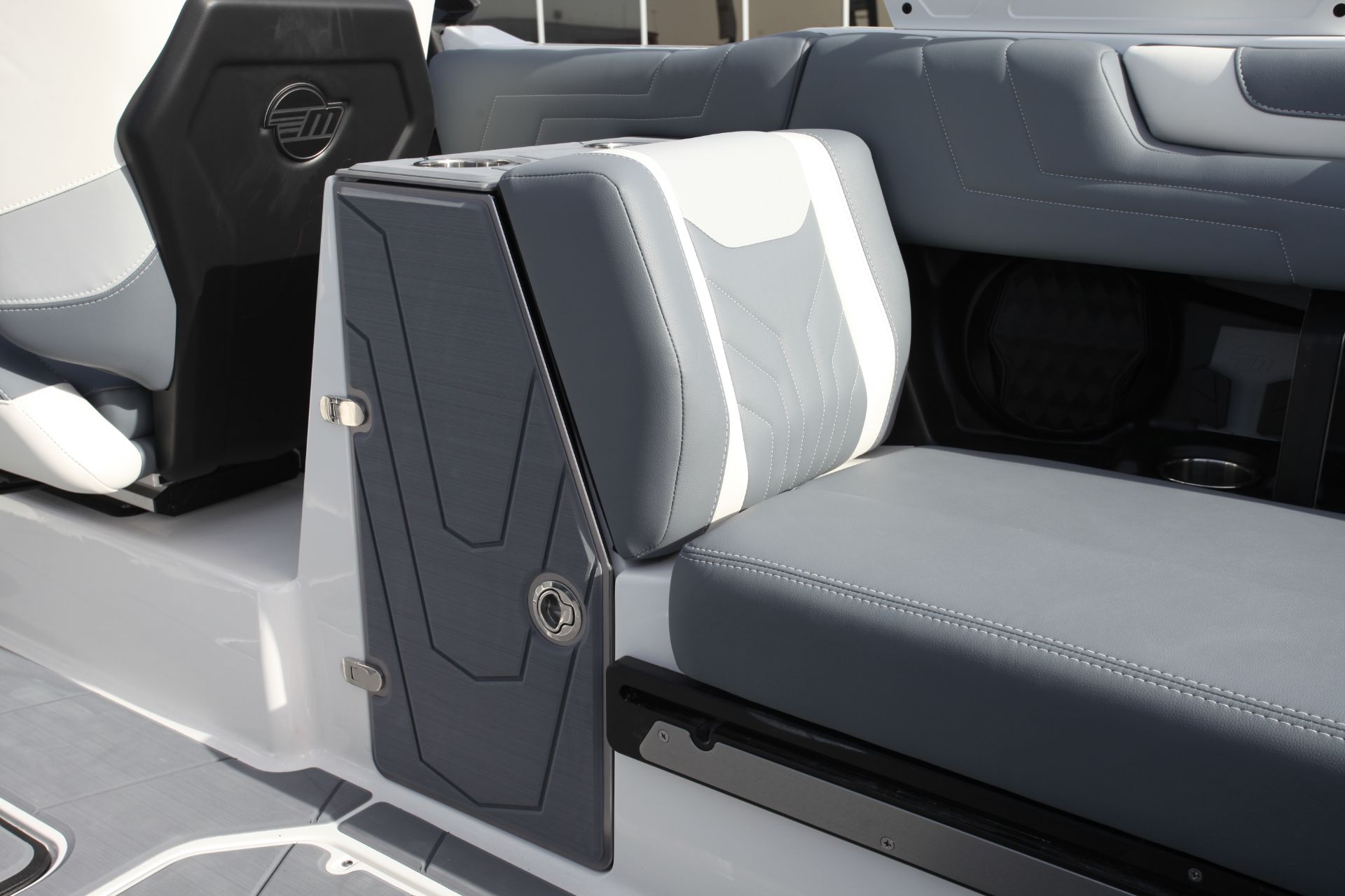  Malibu 25 LSV