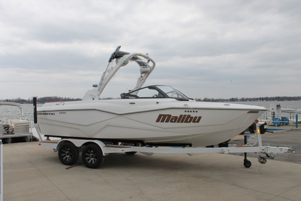 2025 Malibu Boats 22 LSV