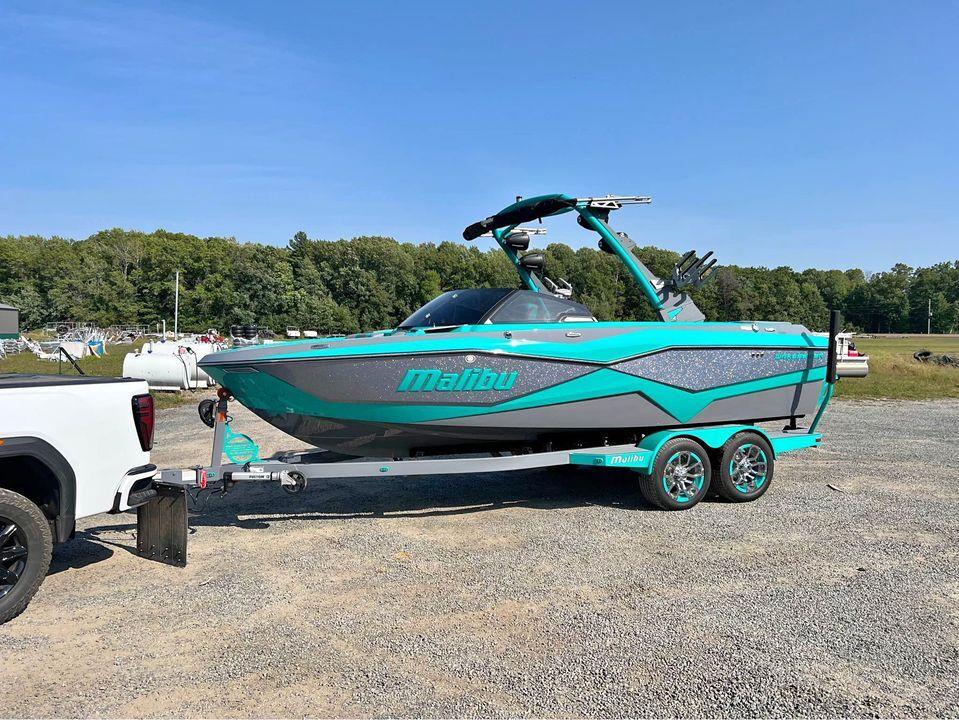 2023 Malibu 22 lsv  m6/stern turn-Loaded