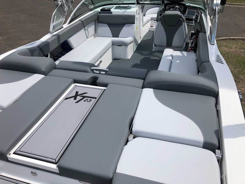 2019 MasterCraft XT23