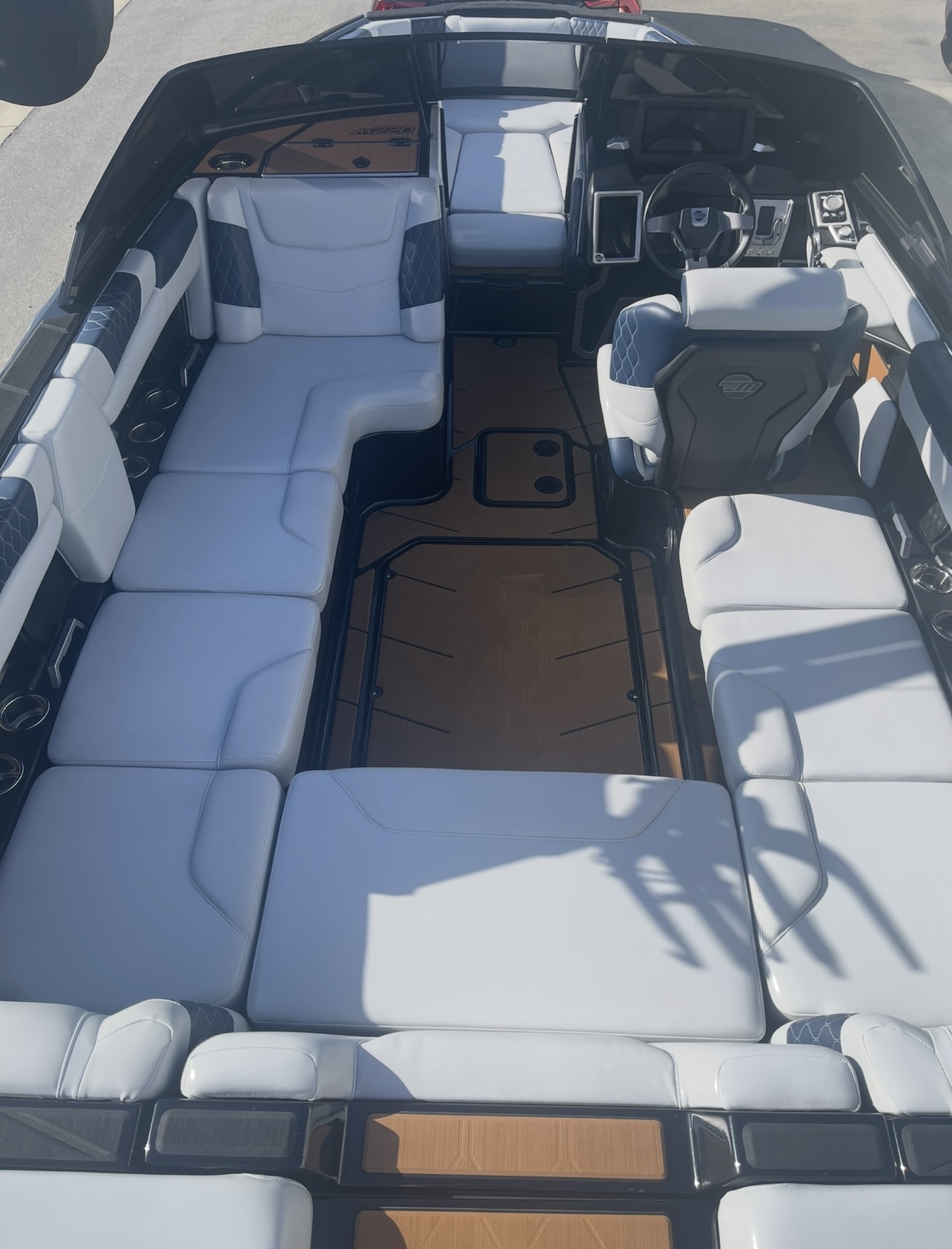 2021 Malibu M220