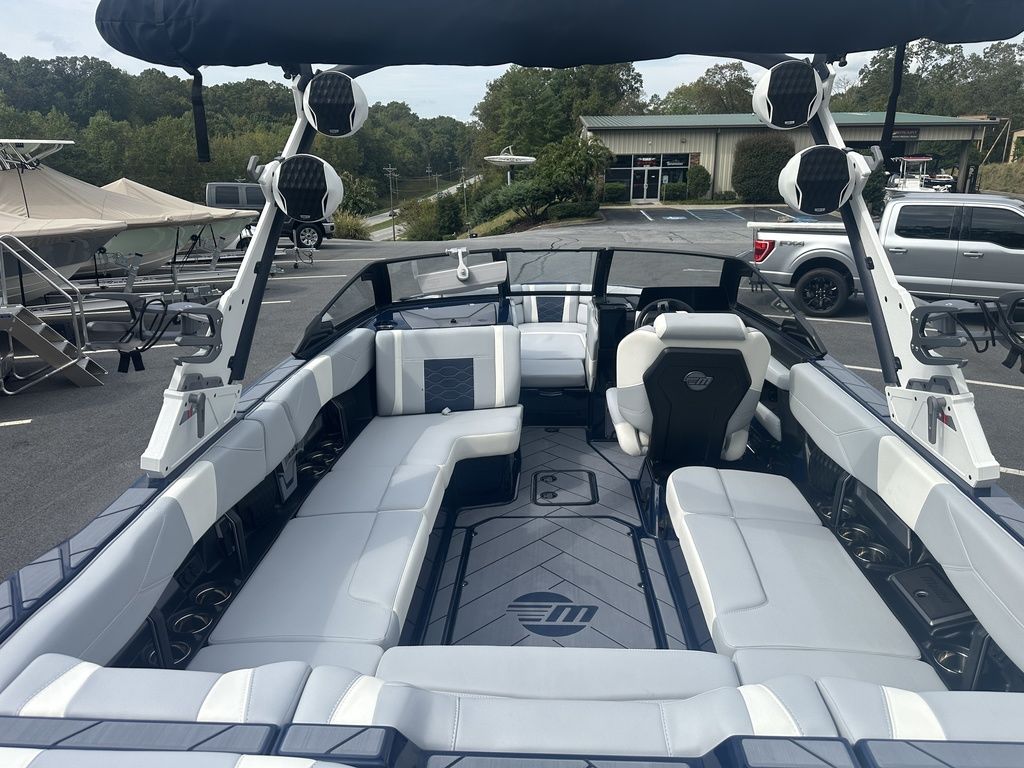 2025 Malibu Boats 23 LSV