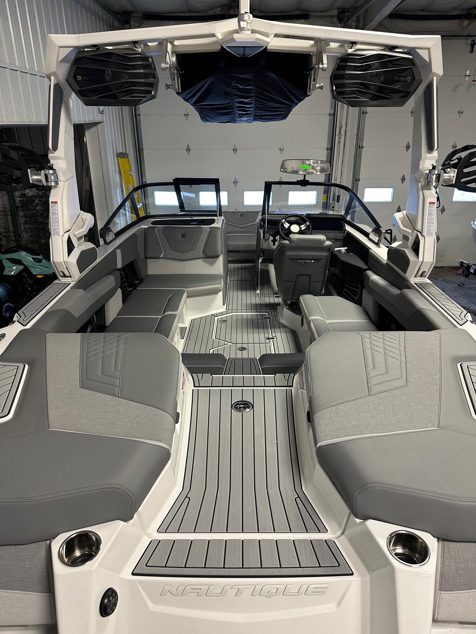 2024 Nautique G23