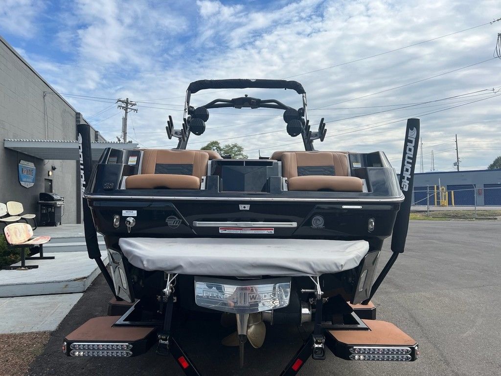 2023 Malibu Boats 26 LSV