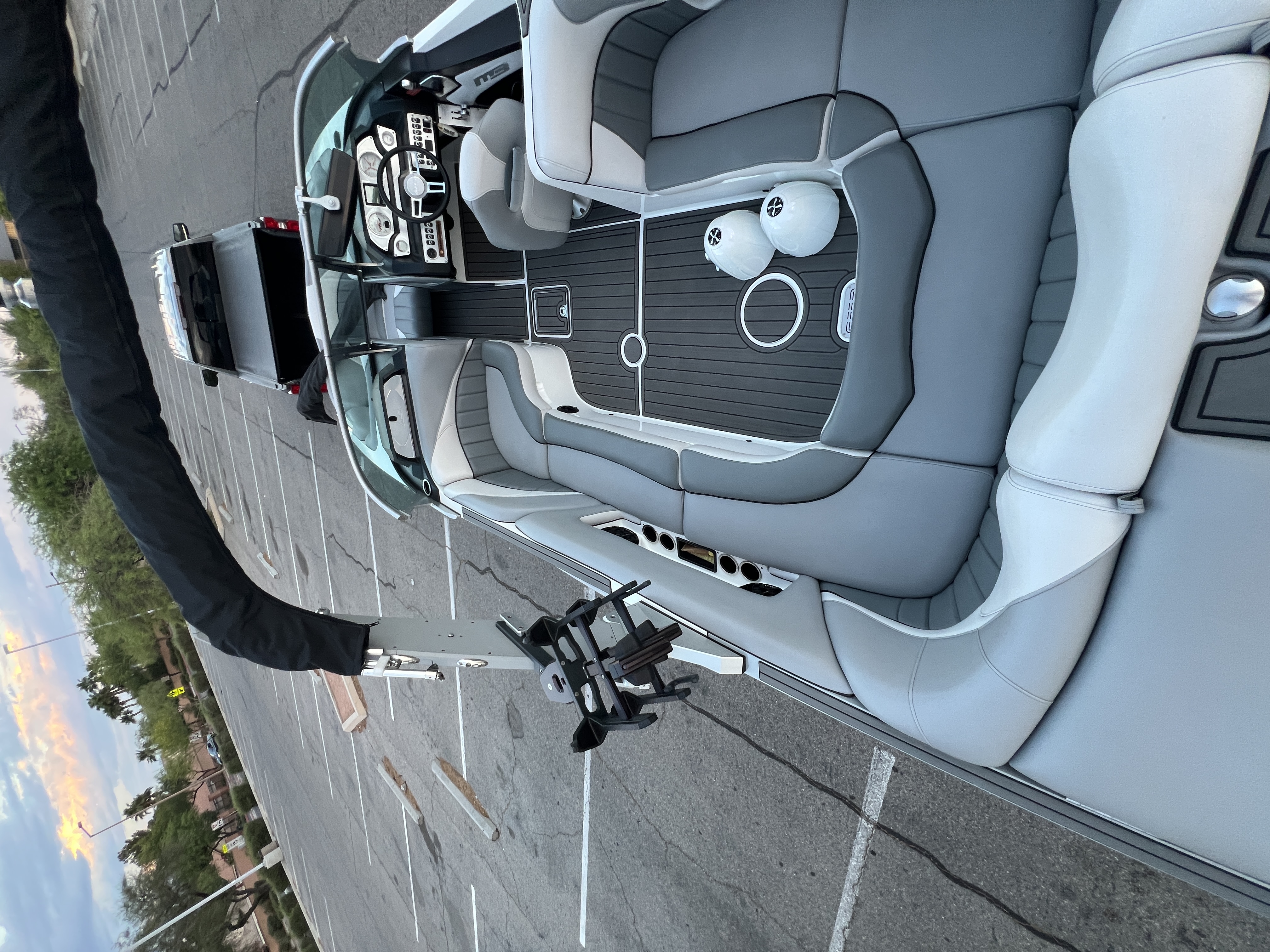 2019 MB B52 23'