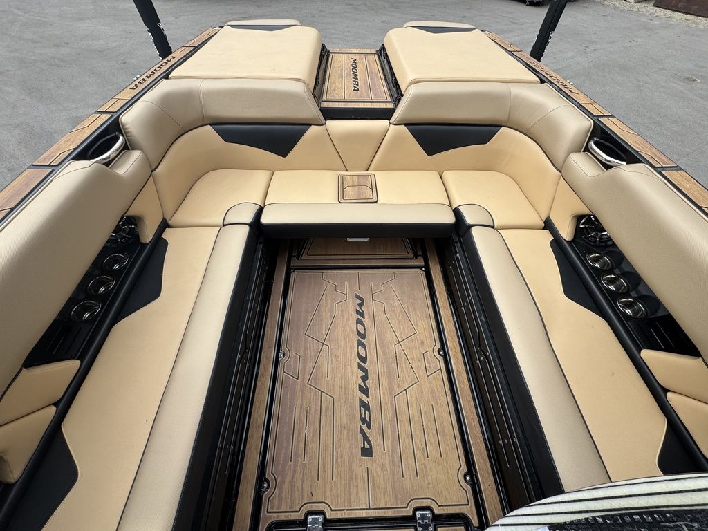 2022 MOOMBA Makai