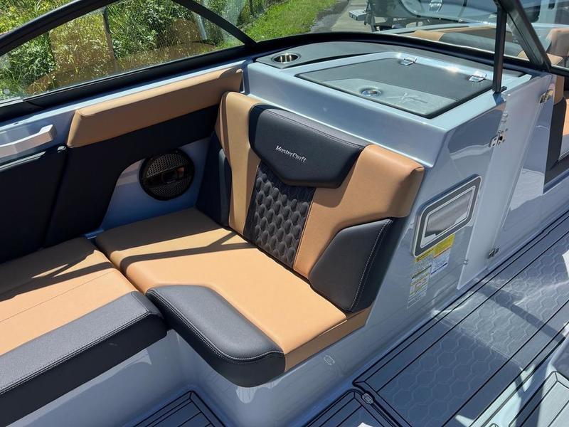 New 2024 MasterCraft XT22