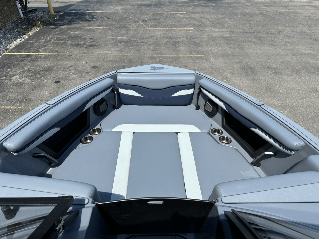 2025 Axis T250