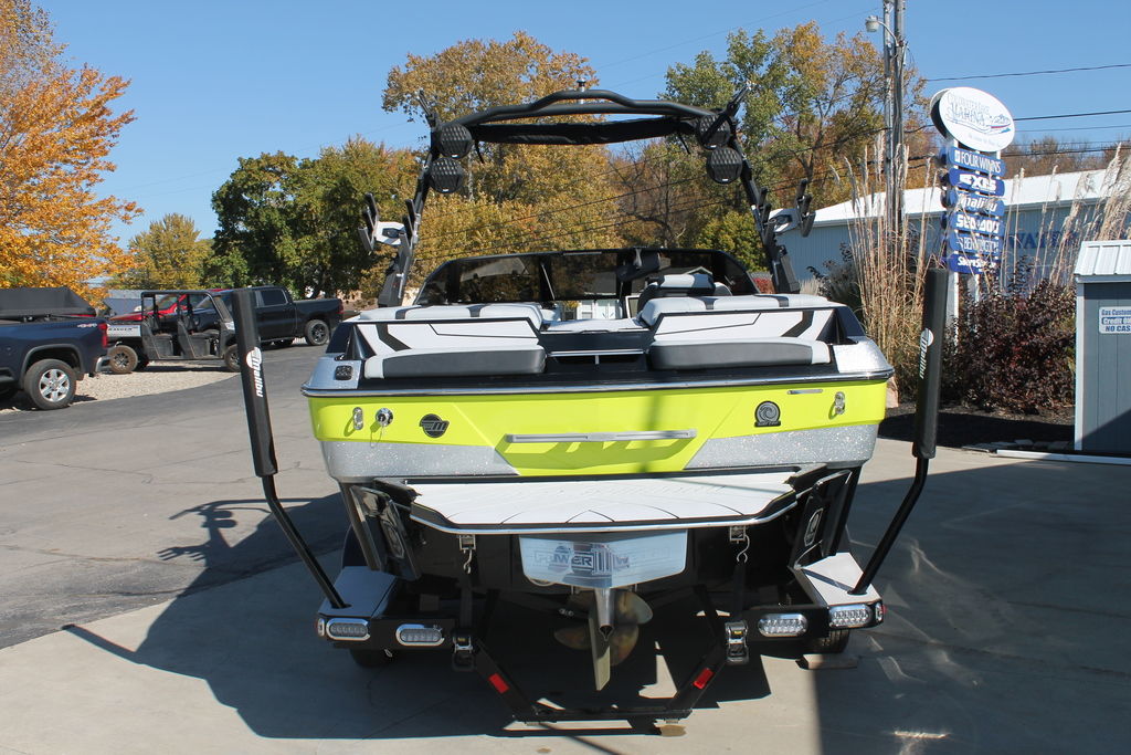 2023 Malibu Boats 22 LSV