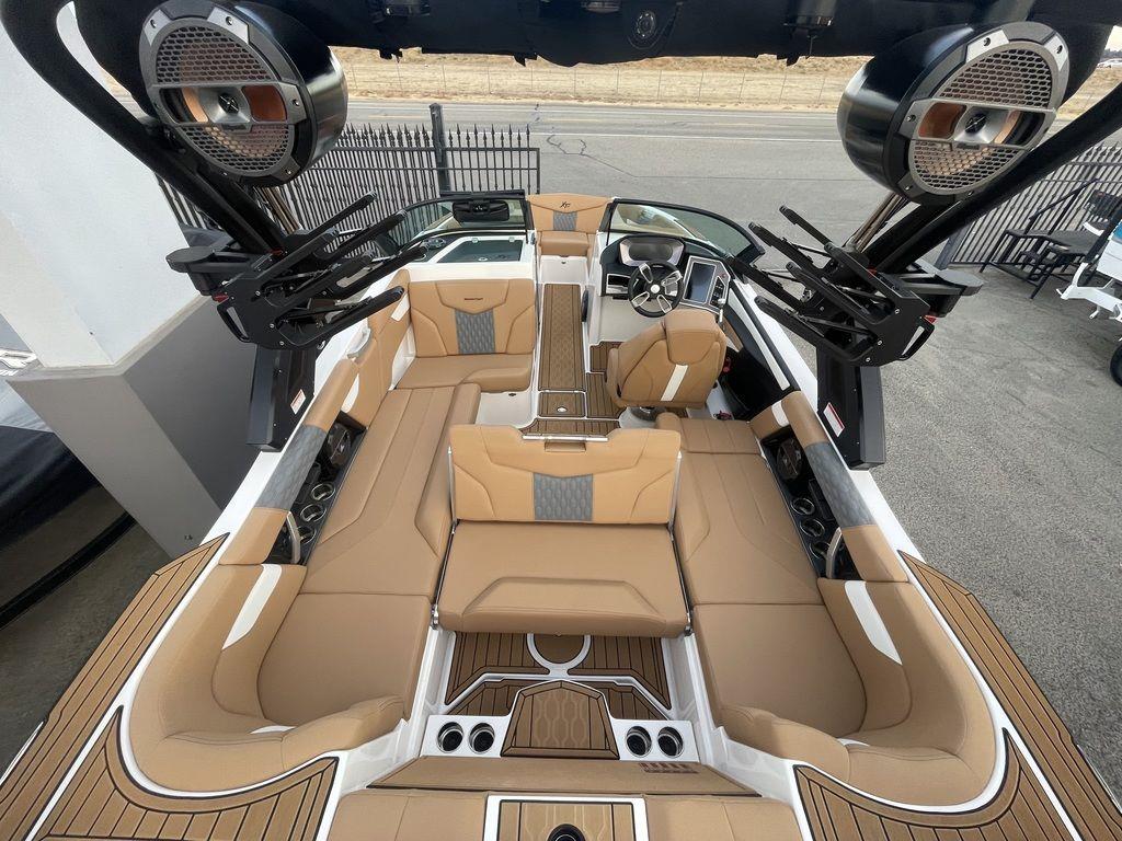 2022 MasterCraft XT22