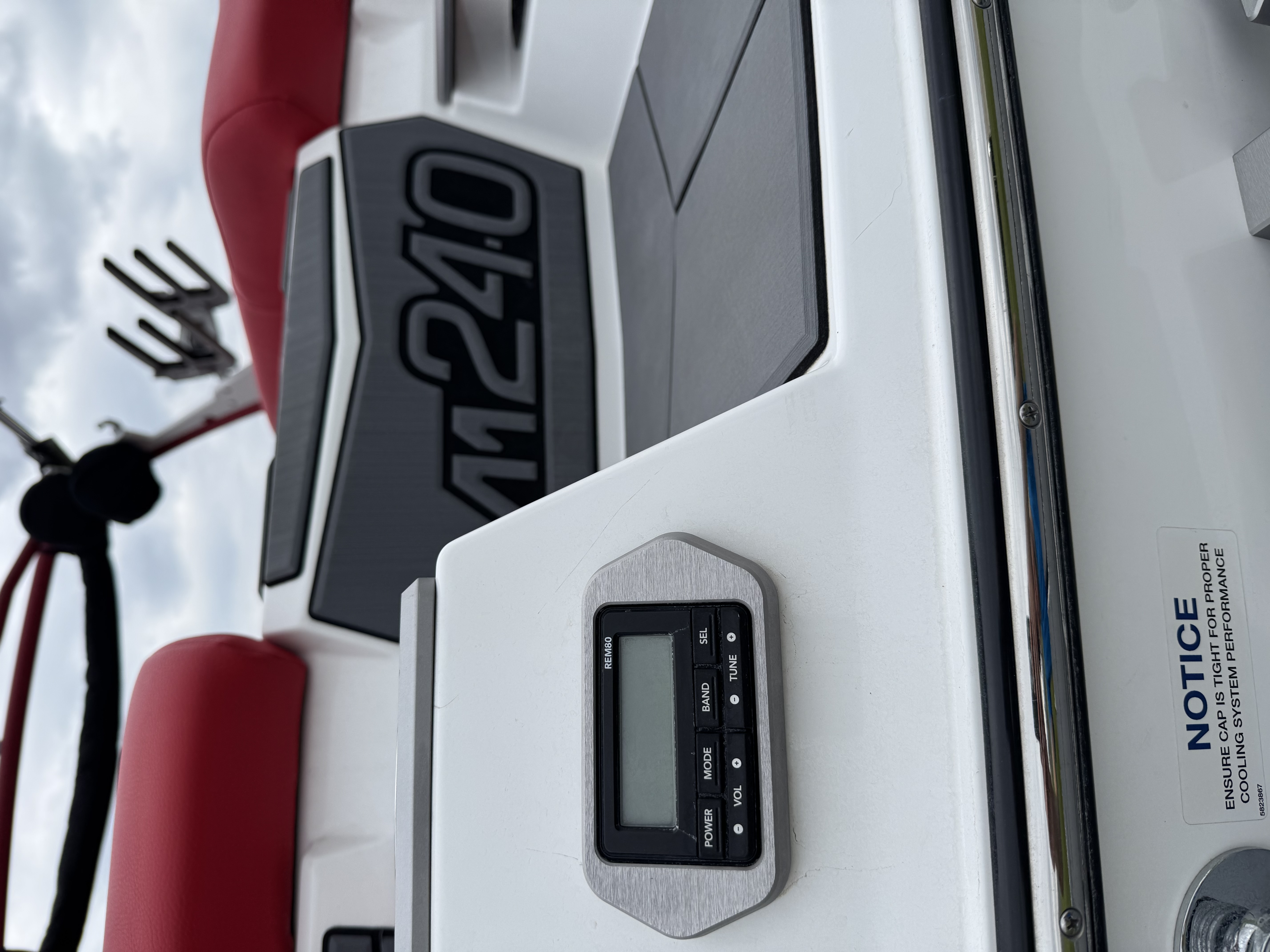 Like new Malibu M240