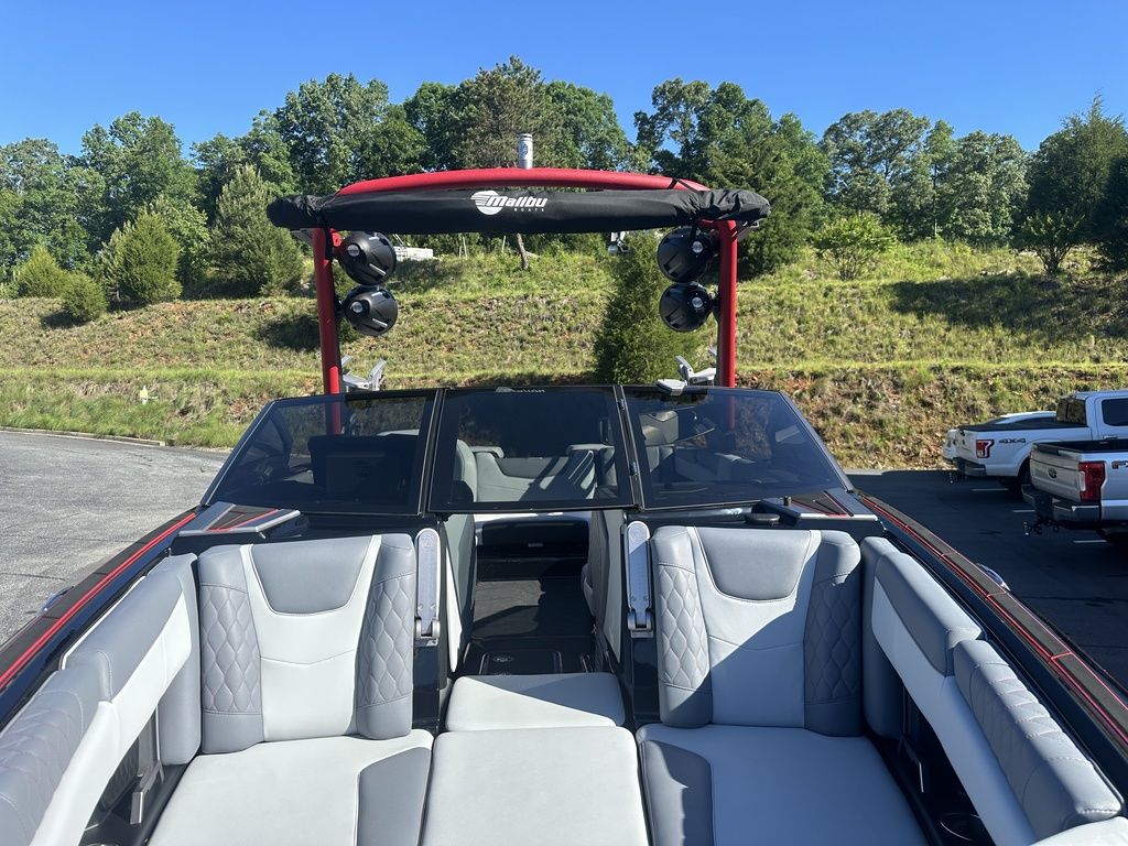 2023 Malibu Boats M220