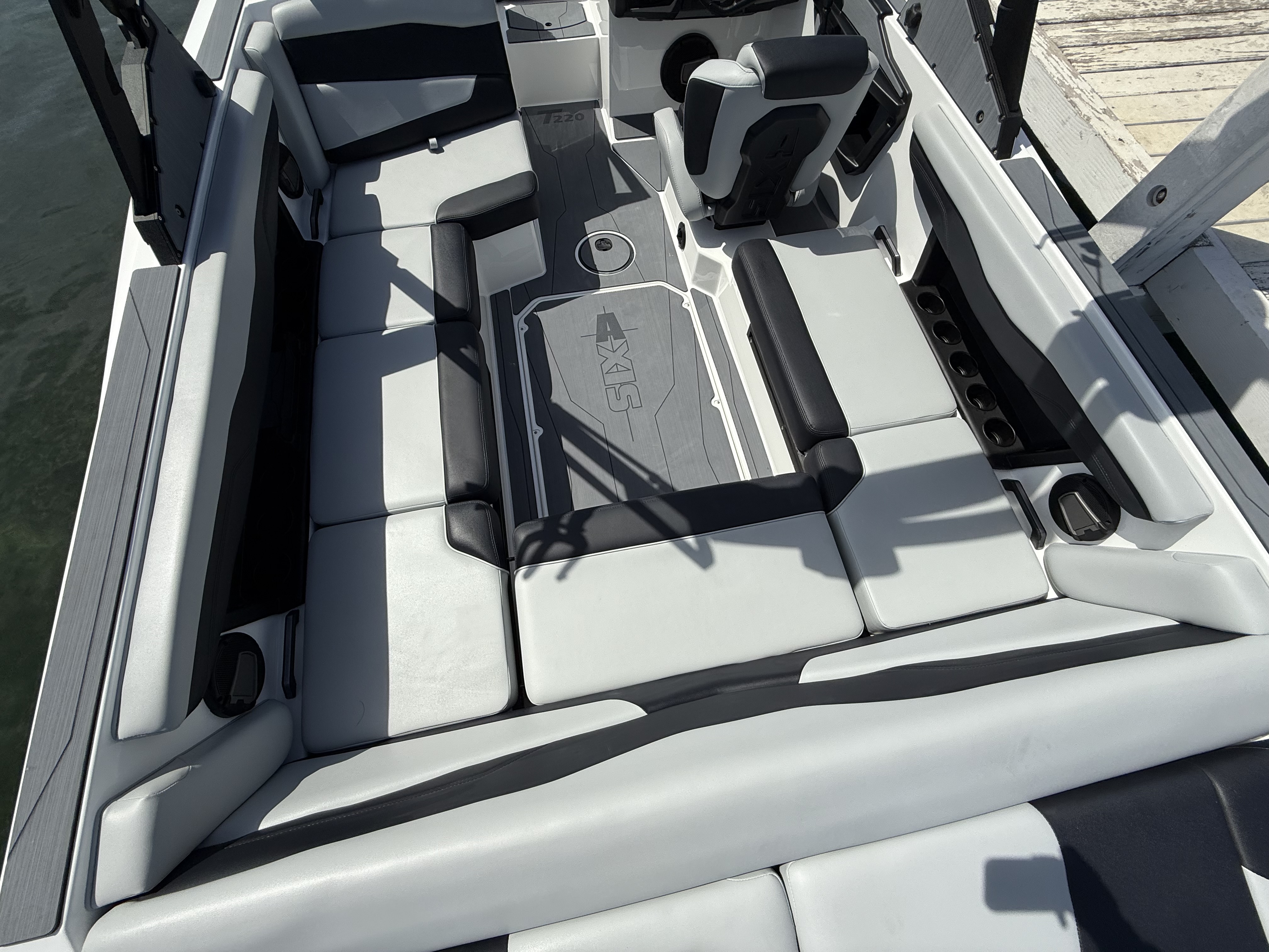 2025 Axis T220