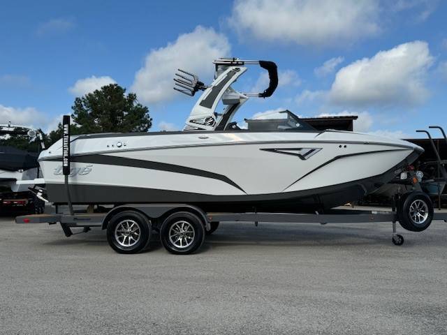 boat.Title