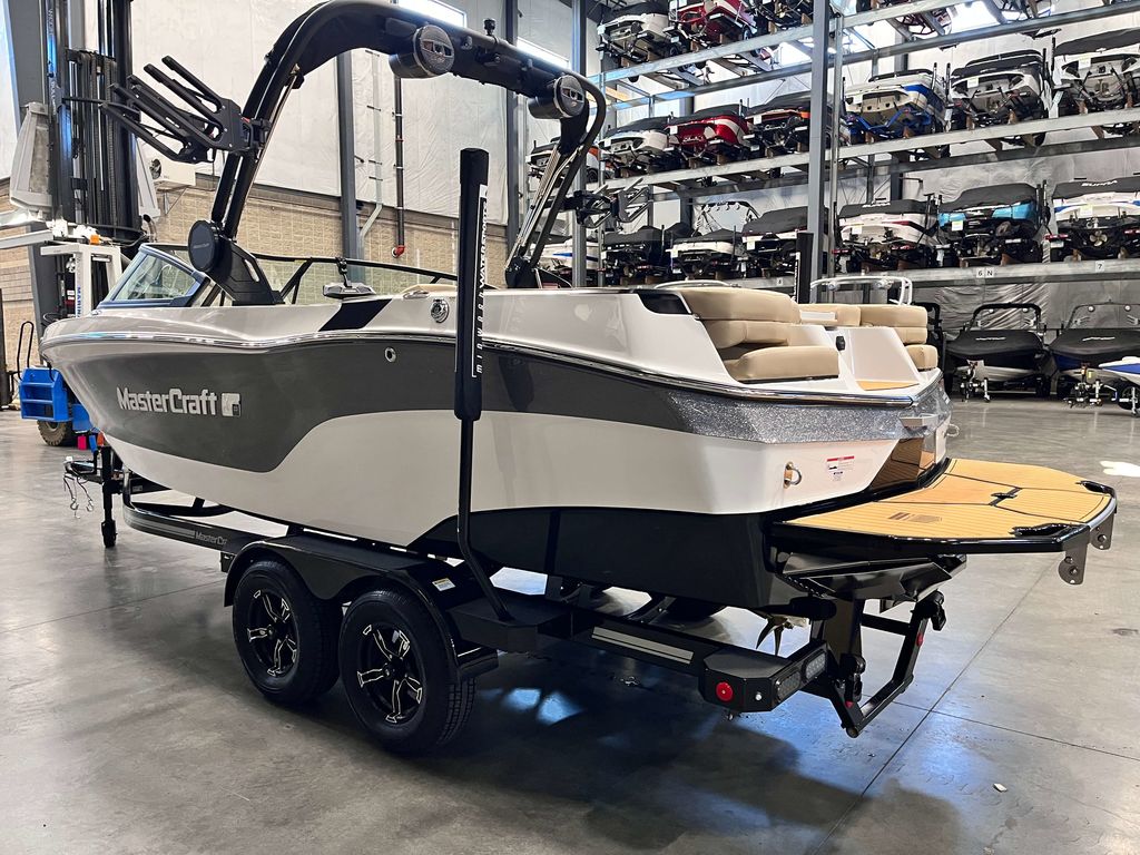 2025 MasterCraft XT23