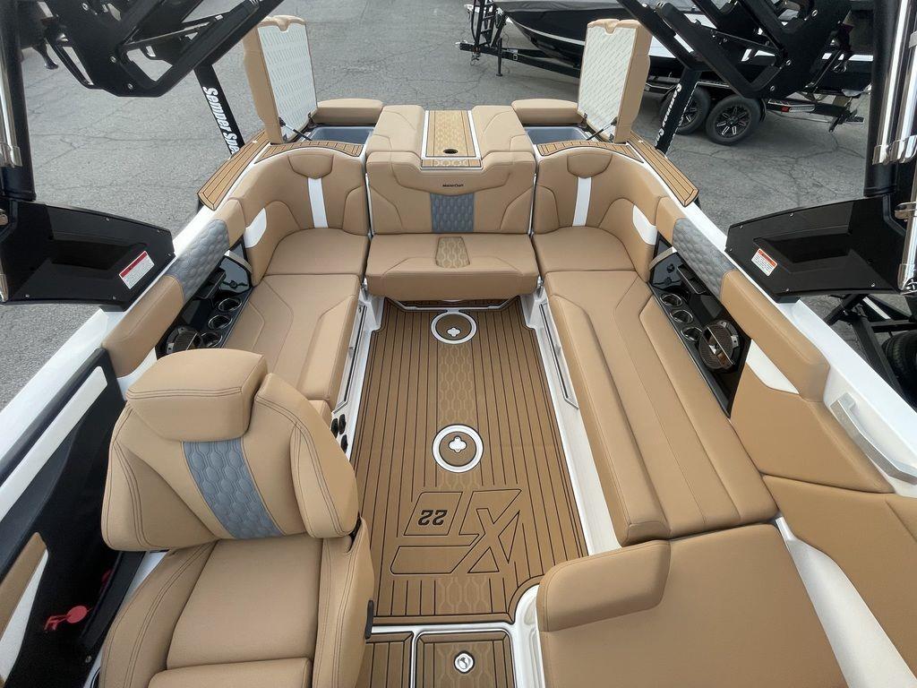 2022 MasterCraft XT22