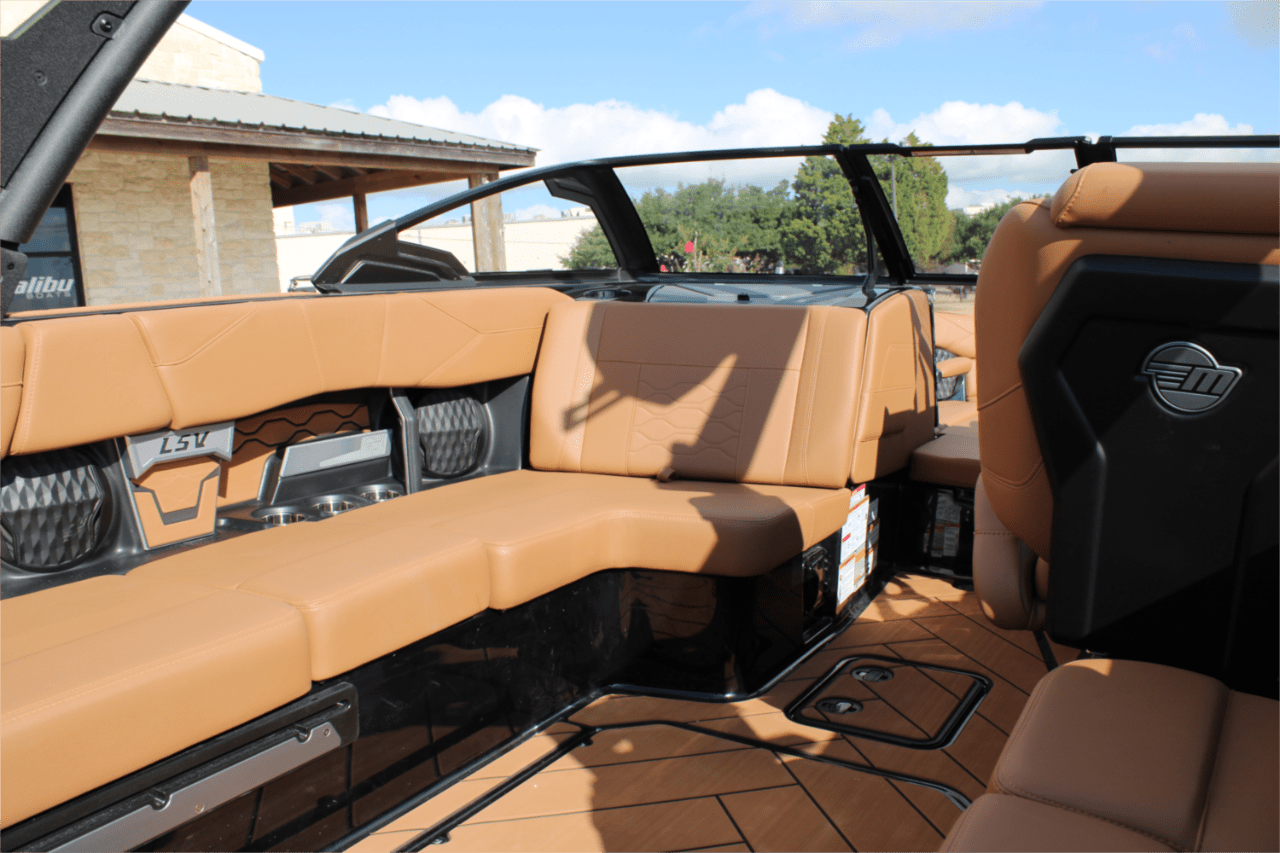2025 Malibu 23 LSV