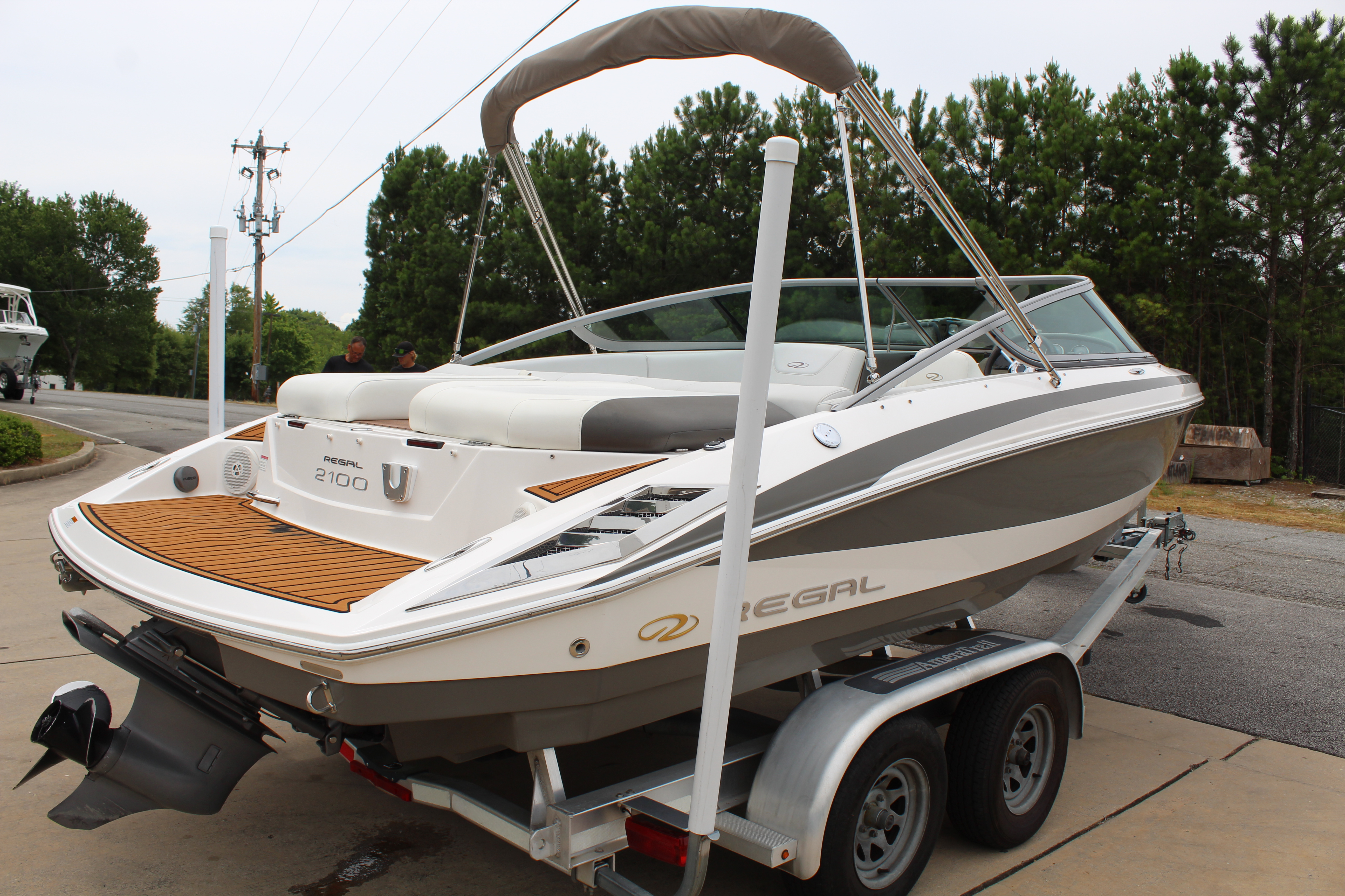 2011 Regal 2100