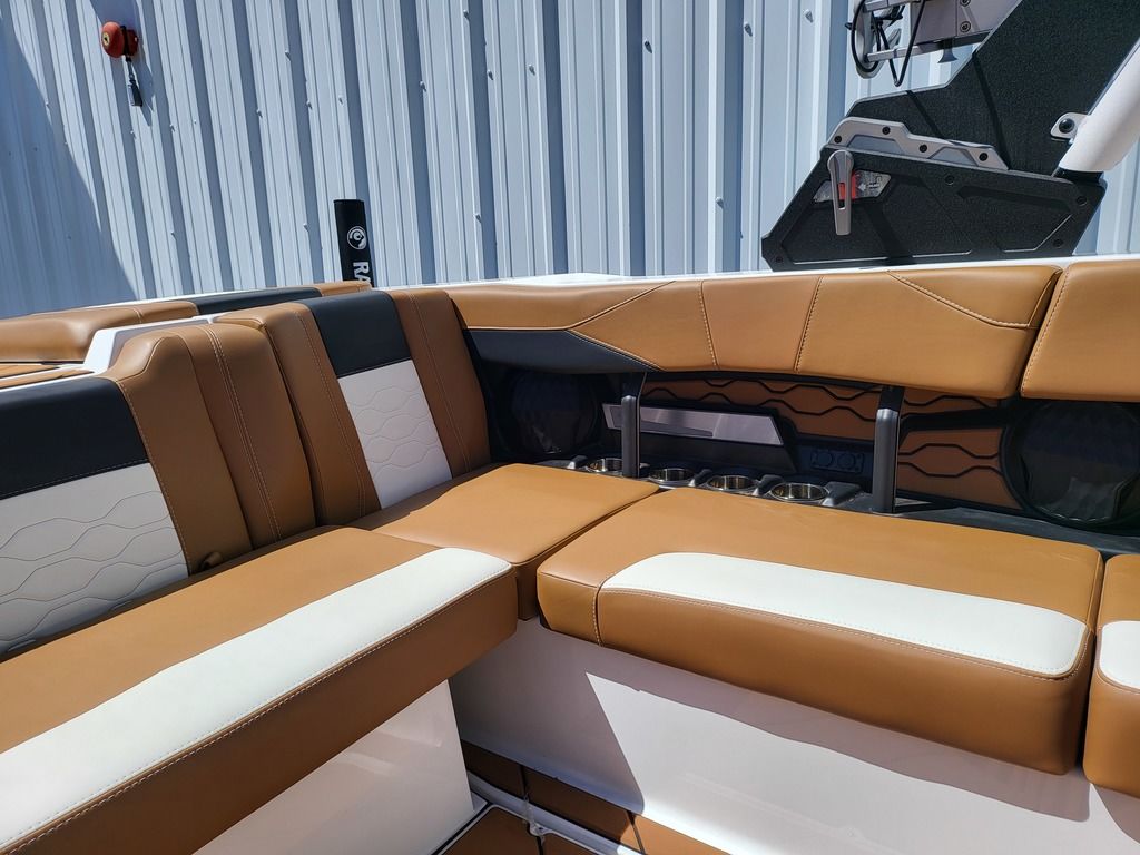 2024 Malibu Boats 23 LSV