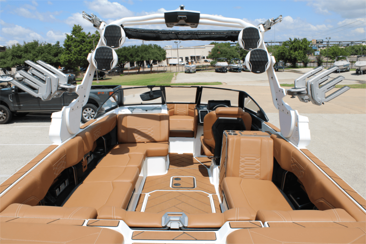2024 Malibu 25 LSV