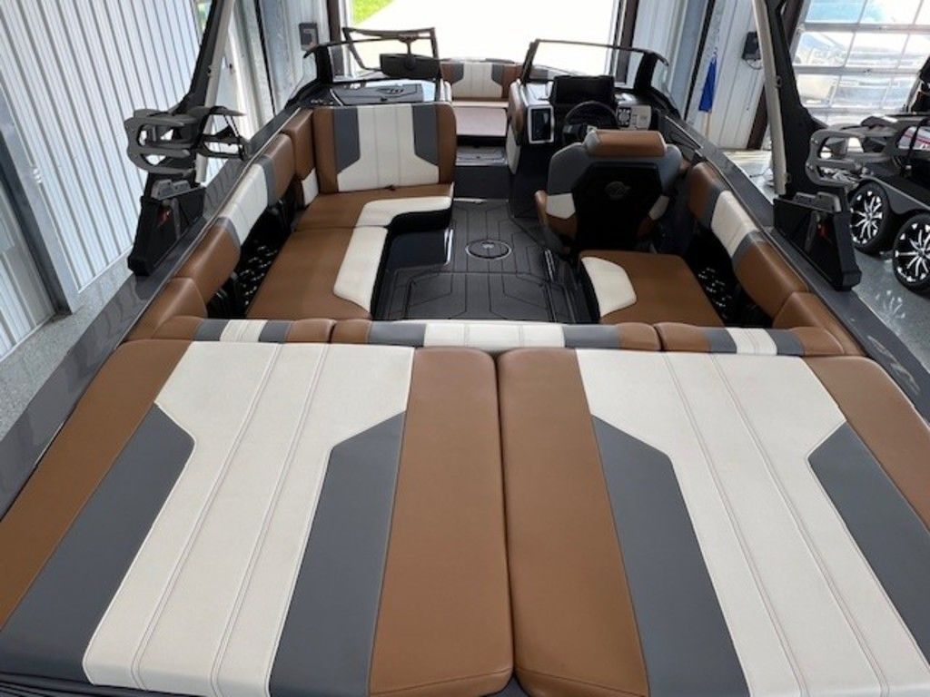 2024 Malibu Boats 21 LX